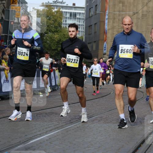05.10.2025 - 20. swb-Marathon Bremen Strokosch-Dieckow http://msf.ph/oto/9235207 05.10.2025 10:54:51 Ziel 8326, 9427, 9436, 9560, 9570, 9776, 10024, 10231, 10232, 10233, 10487, 10609, 10770, 11163, 11276, 11320, 11373, 11470 meine-sportfotos.de