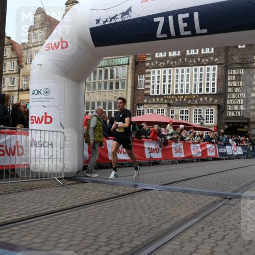 05.10.2025 - 20. swb-Marathon Bremen Yannick Fuchs http://msf.ph/oto/9235212 05.10.2025 10:36:14 Ziel 11188 meine-sportfotos.de
