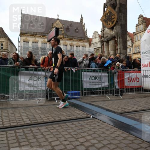 05.10.2025 - 20. swb-Marathon Bremen Yannick Fuchs http://msf.ph/oto/9235224 05.10.2025 10:36:16 Ziel 11188 meine-sportfotos.de