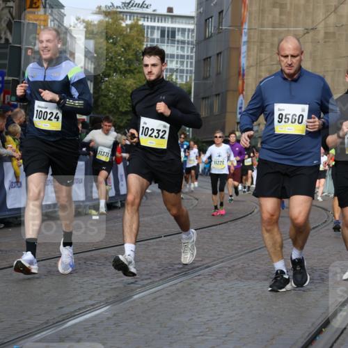 05.10.2025 - 20. swb-Marathon Bremen Strokosch-Dieckow http://msf.ph/oto/9235226 05.10.2025 10:54:51 Ziel 8326, 9427, 9436, 9560, 9570, 9776, 10024, 10231, 10232, 10233, 10487, 10609, 10770, 11163, 11276, 11320, 11373, 11470 meine-sportfotos.de