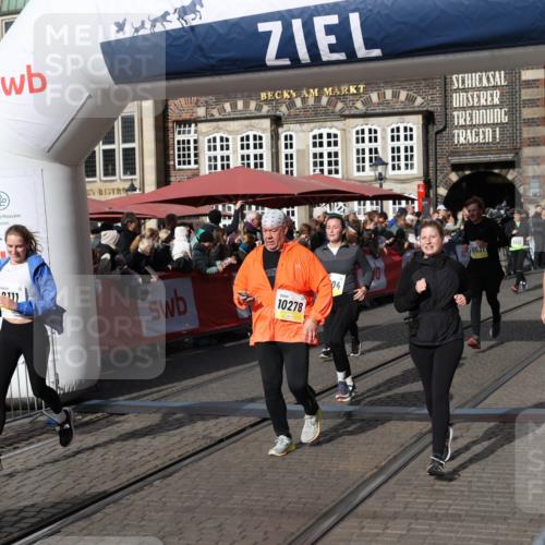 05.10.2025 - 20. swb-Marathon Bremen Yannick Fuchs http://msf.ph/oto/9235253 05.10.2025 11:04:39 Ziel 8111, 9394, 9610, 10278, 10439, 10483, 10531, 10674, 10869, 10956, 11044, 11542, 11704 meine-sportfotos.de
