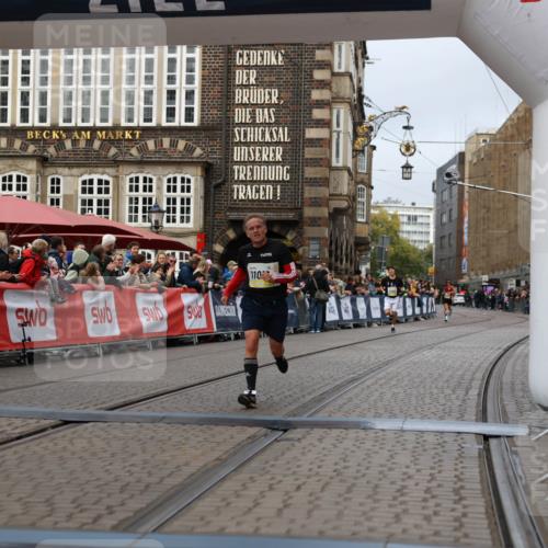 05.10.2025 - 20. swb-Marathon Bremen Yannick Fuchs http://msf.ph/oto/9235254 05.10.2025 10:36:28 Ziel 11013 meine-sportfotos.de