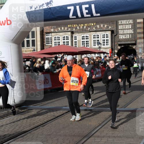 05.10.2025 - 20. swb-Marathon Bremen Yannick Fuchs http://msf.ph/oto/9235256 05.10.2025 11:04:39 Ziel 8111, 9394, 9610, 10278, 10439, 10483, 10531, 10674, 10869, 10956, 11044, 11542, 11704 meine-sportfotos.de