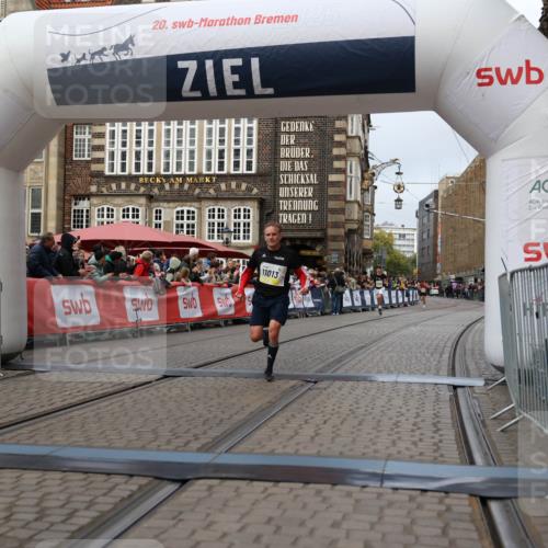 05.10.2025 - 20. swb-Marathon Bremen Yannick Fuchs http://msf.ph/oto/9235269 05.10.2025 10:36:28 Ziel 11013 meine-sportfotos.de