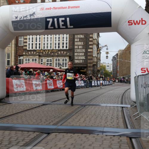 05.10.2025 - 20. swb-Marathon Bremen Yannick Fuchs http://msf.ph/oto/9235275 05.10.2025 10:36:28 Ziel 11013 meine-sportfotos.de