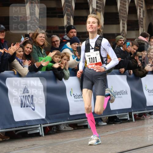 05.10.2025 - 20. swb-Marathon Bremen Strokosch-Dieckow http://msf.ph/oto/9235276 05.10.2025 12:37:31 Ziel 1101 meine-sportfotos.de