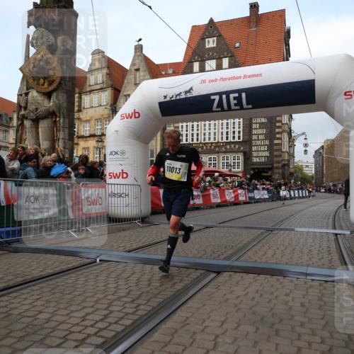 05.10.2025 - 20. swb-Marathon Bremen Yannick Fuchs http://msf.ph/oto/9235289 05.10.2025 10:36:29 Ziel 11013, 11185 meine-sportfotos.de