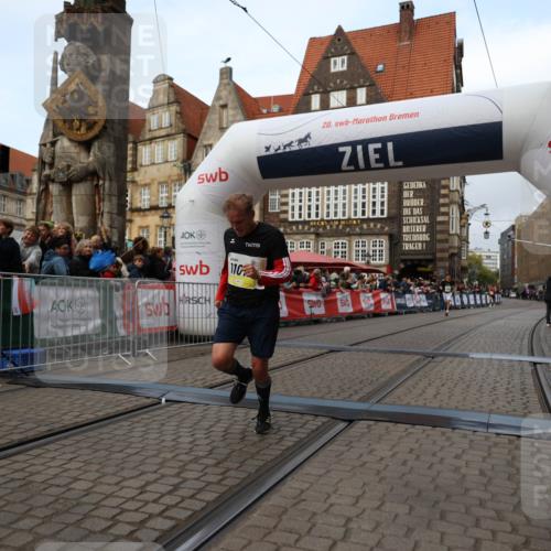 05.10.2025 - 20. swb-Marathon Bremen Yannick Fuchs http://msf.ph/oto/9235295 05.10.2025 10:36:29 Ziel 11013, 11185 meine-sportfotos.de