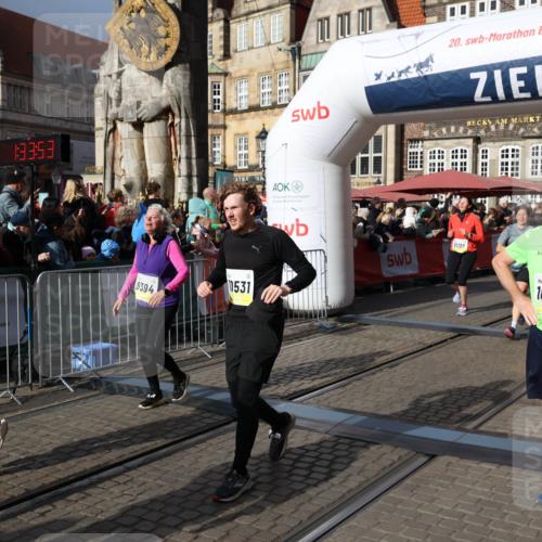 05.10.2025 - 20. swb-Marathon Bremen Yannick Fuchs http://msf.ph/oto/9235303 05.10.2025 11:04:43 Ziel 8111, 9394, 9610, 9750, 9915, 10278, 10485, 10531, 10532, 10674, 10869, 10956, 11196, 11542, 11704 meine-sportfotos.de
