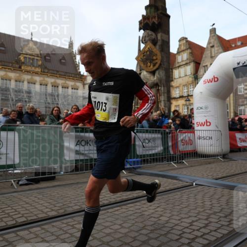 05.10.2025 - 20. swb-Marathon Bremen Yannick Fuchs http://msf.ph/oto/9235311 05.10.2025 10:36:30 Ziel 11013, 11185 meine-sportfotos.de
