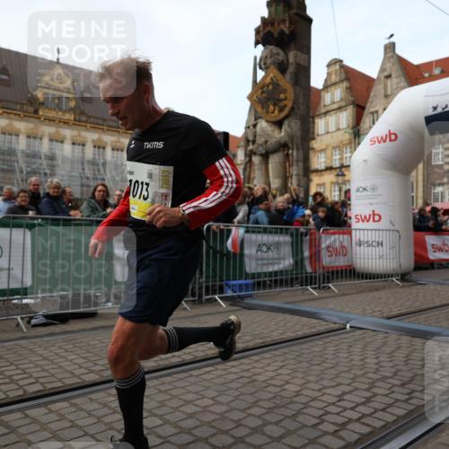 05.10.2025 - 20. swb-Marathon Bremen Yannick Fuchs http://msf.ph/oto/9235312 05.10.2025 10:36:30 Ziel 11013, 11185 meine-sportfotos.de