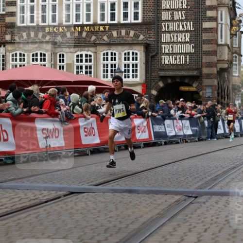 05.10.2025 - 20. swb-Marathon Bremen Yannick Fuchs http://msf.ph/oto/9235321 05.10.2025 10:36:32 Ziel 11013, 11185 meine-sportfotos.de