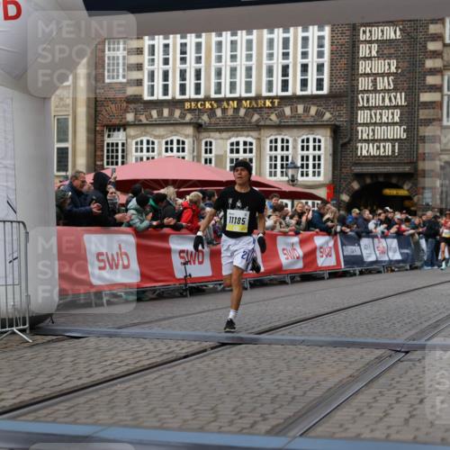 05.10.2025 - 20. swb-Marathon Bremen Yannick Fuchs http://msf.ph/oto/9235328 05.10.2025 10:36:32 Ziel 11013, 11185 meine-sportfotos.de