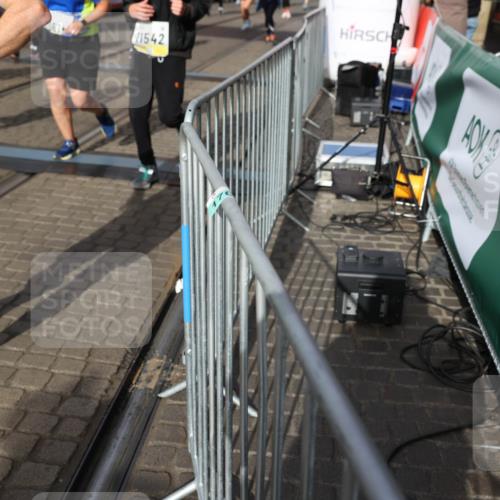 05.10.2025 - 20. swb-Marathon Bremen Yannick Fuchs http://msf.ph/oto/9235331 05.10.2025 11:04:44 Ziel 8111, 9394, 9610, 9750, 9915, 10278, 10485, 10531, 10532, 10674, 10869, 10956, 11196, 11542, 11704 meine-sportfotos.de