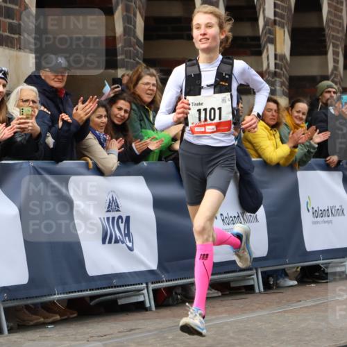 05.10.2025 - 20. swb-Marathon Bremen Strokosch-Dieckow http://msf.ph/oto/9235337 05.10.2025 12:37:31 Ziel 1101 meine-sportfotos.de