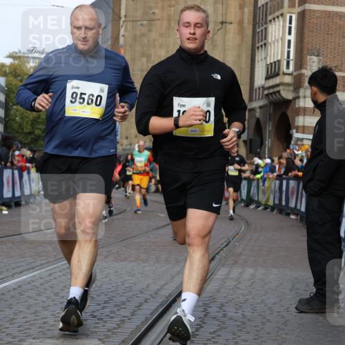 05.10.2025 - 20. swb-Marathon Bremen Strokosch-Dieckow http://msf.ph/oto/9235339 05.10.2025 10:54:52 Ziel 9427, 9436, 9560, 9570, 10024, 10231, 10232, 10233, 10487, 10609, 10770, 11163, 11276, 11320, 11373, 11470 meine-sportfotos.de