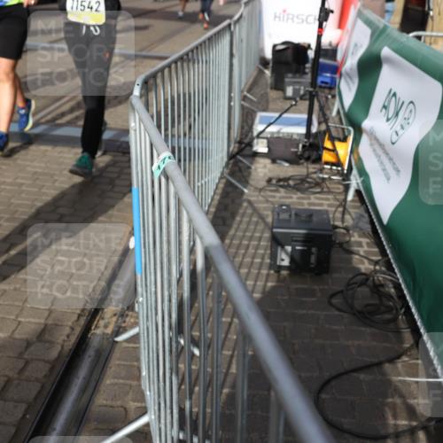 05.10.2025 - 20. swb-Marathon Bremen Yannick Fuchs http://msf.ph/oto/9235342 05.10.2025 11:04:44 Ziel 8111, 9394, 9610, 9750, 9915, 10278, 10485, 10531, 10532, 10674, 10869, 10956, 11196, 11542, 11704 meine-sportfotos.de