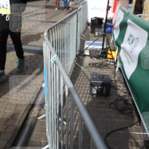05.10.2025 - 20. swb-Marathon Bremen Yannick Fuchs http://msf.ph/oto/9235362 05.10.2025 11:04:45 Ziel 8111, 9394, 9610, 9623, 9750, 9771, 9915, 10278, 10485, 10531, 10532, 10674, 10869, 10956, 11196, 11542, 11704 meine-sportfotos.de