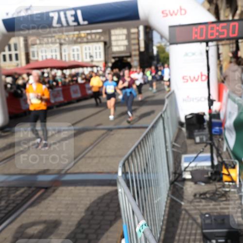 05.10.2025 - 20. swb-Marathon Bremen Yannick Fuchs http://msf.ph/oto/9235370 05.10.2025 11:04:46 Ziel 9394, 9623, 9750, 9771, 9915, 10485, 10531, 10532, 10674, 10869, 10956, 11196, 11542, 11704 meine-sportfotos.de