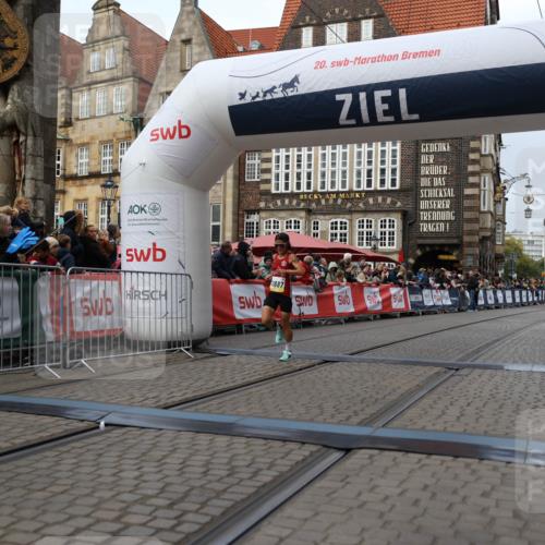 05.10.2025 - 20. swb-Marathon Bremen Yannick Fuchs http://msf.ph/oto/9235397 05.10.2025 10:36:36 Ziel 11185, 11687 meine-sportfotos.de