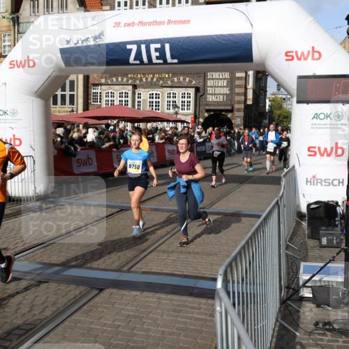 05.10.2025 - 20. swb-Marathon Bremen Yannick Fuchs http://msf.ph/oto/9235402 05.10.2025 11:04:47 Ziel 9394, 9623, 9750, 9765, 9771, 9915, 10422, 10451, 10485, 10531, 10532, 10674, 10869, 11196, 11542, 11546 meine-sportfotos.de