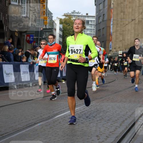 05.10.2025 - 20. swb-Marathon Bremen Strokosch-Dieckow http://msf.ph/oto/9235404 05.10.2025 10:54:56 Ziel 9427, 9475, 9570, 9791, 10231, 10609, 11320, 11373, 11470, 11507, 11523 meine-sportfotos.de