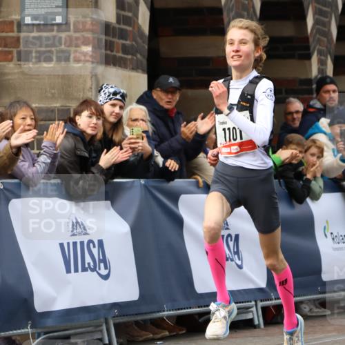 05.10.2025 - 20. swb-Marathon Bremen Strokosch-Dieckow http://msf.ph/oto/9235406 05.10.2025 12:37:32 Ziel 1101 meine-sportfotos.de