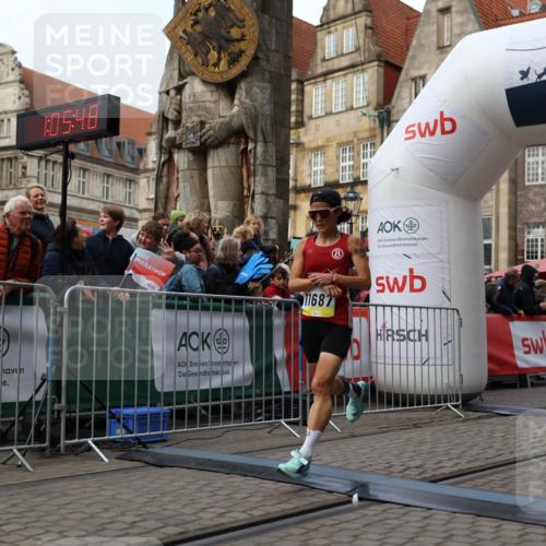 05.10.2025 - 20. swb-Marathon Bremen Yannick Fuchs http://msf.ph/oto/9235414 05.10.2025 10:36:37 Ziel 11185, 11687 meine-sportfotos.de