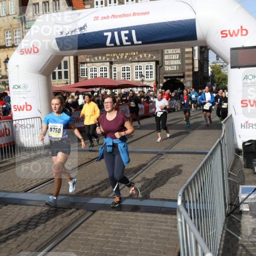 05.10.2025 - 20. swb-Marathon Bremen Yannick Fuchs http://msf.ph/oto/9235415 05.10.2025 11:04:48 Ziel 9532, 9623, 9750, 9765, 9771, 9915, 10422, 10451, 10485, 10532, 10674, 10869, 11196, 11427, 11542, 11546 meine-sportfotos.de