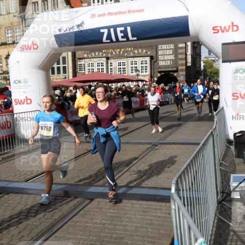 05.10.2025 - 20. swb-Marathon Bremen Yannick Fuchs http://msf.ph/oto/9235420 05.10.2025 11:04:48 Ziel 9532, 9623, 9750, 9765, 9771, 9915, 10422, 10451, 10485, 10532, 10674, 10869, 11196, 11427, 11542, 11546 meine-sportfotos.de