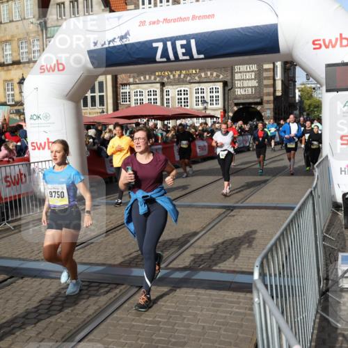 05.10.2025 - 20. swb-Marathon Bremen Yannick Fuchs http://msf.ph/oto/9235429 05.10.2025 11:04:48 Ziel 9532, 9623, 9750, 9765, 9771, 9915, 10422, 10451, 10485, 10532, 10674, 10869, 11196, 11427, 11542, 11546 meine-sportfotos.de