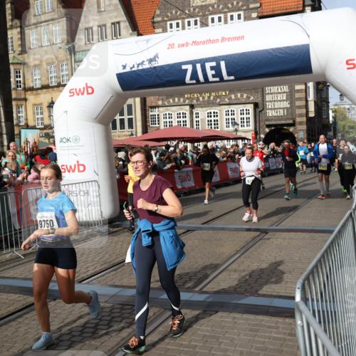 05.10.2025 - 20. swb-Marathon Bremen Yannick Fuchs http://msf.ph/oto/9235436 05.10.2025 11:04:48 Ziel 9532, 9623, 9750, 9765, 9771, 9915, 10422, 10451, 10485, 10532, 10674, 10869, 11196, 11427, 11542, 11546 meine-sportfotos.de