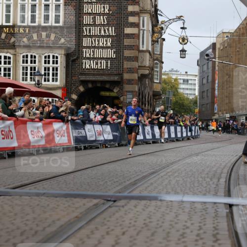 05.10.2025 - 20. swb-Marathon Bremen Yannick Fuchs http://msf.ph/oto/9235440 05.10.2025 10:36:40 Ziel 9527, 11687 meine-sportfotos.de