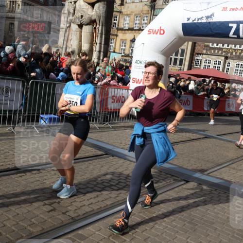05.10.2025 - 20. swb-Marathon Bremen Yannick Fuchs http://msf.ph/oto/9235446 05.10.2025 11:04:49 Ziel 9532, 9623, 9750, 9765, 9771, 9812, 9915, 10422, 10451, 10485, 10532, 10674, 10869, 11196, 11427, 11542, 11546 meine-sportfotos.de