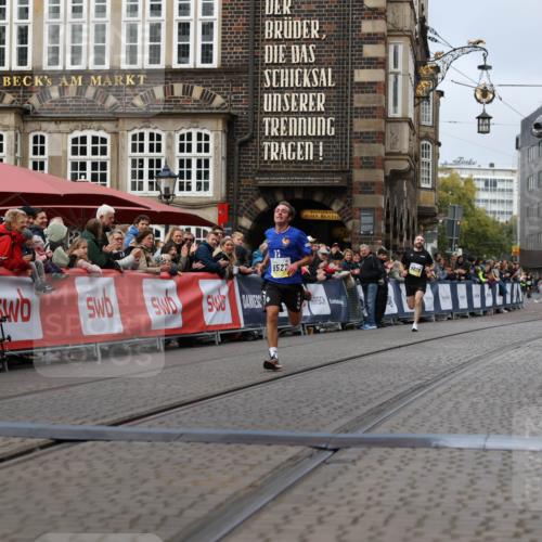 05.10.2025 - 20. swb-Marathon Bremen Yannick Fuchs http://msf.ph/oto/9235449 05.10.2025 10:36:41 Ziel 9527, 11687 meine-sportfotos.de