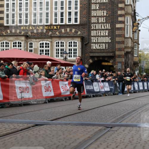 05.10.2025 - 20. swb-Marathon Bremen Yannick Fuchs http://msf.ph/oto/9235457 05.10.2025 10:36:41 Ziel 9527, 11687 meine-sportfotos.de