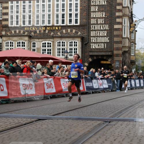 05.10.2025 - 20. swb-Marathon Bremen Yannick Fuchs http://msf.ph/oto/9235459 05.10.2025 10:36:41 Ziel 9527, 11687 meine-sportfotos.de