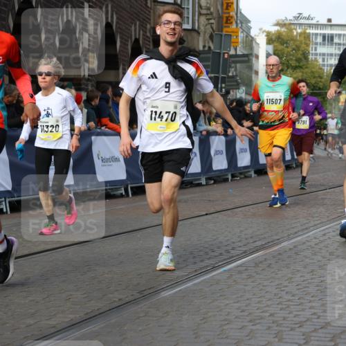 05.10.2025 - 20. swb-Marathon Bremen Strokosch-Dieckow http://msf.ph/oto/9235488 05.10.2025 10:54:58 Ziel 9427, 9475, 9570, 9791, 10014, 10231, 11320, 11363, 11470, 11507, 11523 meine-sportfotos.de