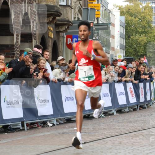 05.10.2025 - 20. swb-Marathon Bremen Strokosch-Dieckow http://msf.ph/oto/9235504 05.10.2025 12:38:38 Ziel 7, 1351 meine-sportfotos.de