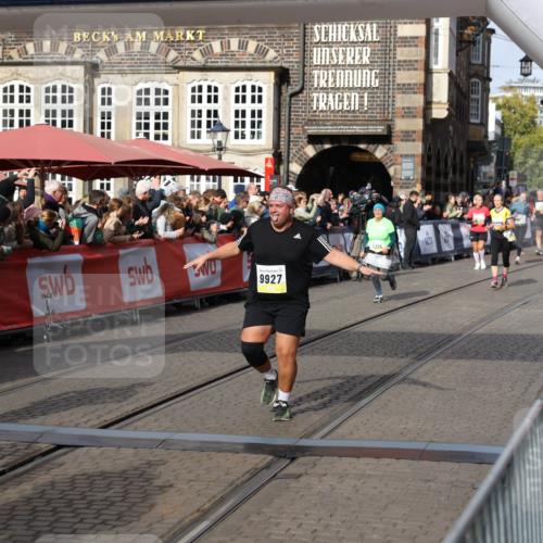 05.10.2025 - 20. swb-Marathon Bremen Yannick Fuchs http://msf.ph/oto/9235511 05.10.2025 11:04:55 Ziel 9532, 9623, 9765, 9771, 9812, 9927, 10422, 10451, 10557, 10964, 11035, 11427, 11546, 11615 meine-sportfotos.de