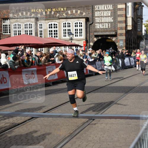 05.10.2025 - 20. swb-Marathon Bremen Yannick Fuchs http://msf.ph/oto/9235519 05.10.2025 11:04:55 Ziel 9532, 9623, 9765, 9771, 9812, 9927, 10422, 10451, 10557, 10964, 11035, 11427, 11546, 11615 meine-sportfotos.de