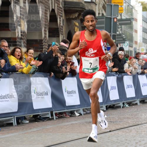 05.10.2025 - 20. swb-Marathon Bremen Strokosch-Dieckow http://msf.ph/oto/9235520 05.10.2025 12:38:39 Ziel 7, 1351 meine-sportfotos.de