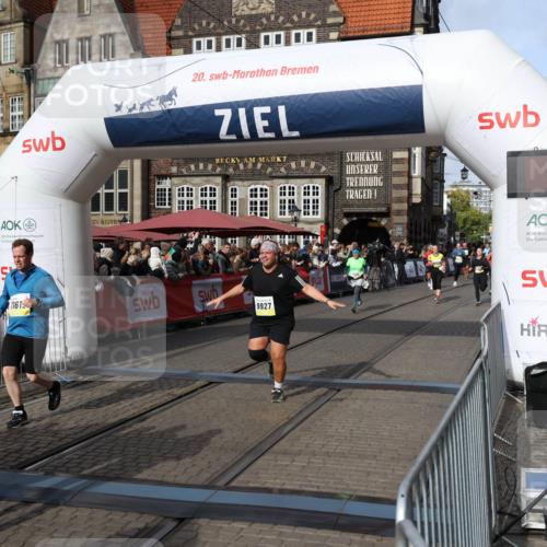 05.10.2025 - 20. swb-Marathon Bremen Yannick Fuchs http://msf.ph/oto/9235530 05.10.2025 11:04:56 Ziel 9532, 9765, 9812, 9866, 9927, 10422, 10451, 10557, 10964, 11035, 11315, 11427, 11546, 11615 meine-sportfotos.de