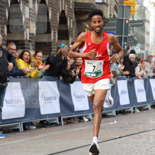 05.10.2025 - 20. swb-Marathon Bremen Strokosch-Dieckow http://msf.ph/oto/9235533 05.10.2025 12:38:39 Ziel 7, 1351 meine-sportfotos.de