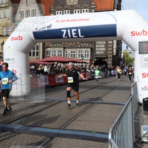 05.10.2025 - 20. swb-Marathon Bremen Yannick Fuchs http://msf.ph/oto/9235538 05.10.2025 11:04:56 Ziel 9532, 9765, 9812, 9866, 9927, 10422, 10451, 10557, 10964, 11035, 11315, 11427, 11546, 11615 meine-sportfotos.de