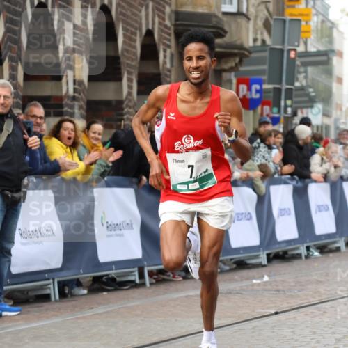 05.10.2025 - 20. swb-Marathon Bremen Strokosch-Dieckow http://msf.ph/oto/9235555 05.10.2025 12:38:39 Ziel 7, 1351 meine-sportfotos.de