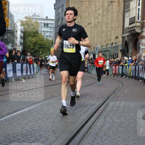 05.10.2025 - 20. swb-Marathon Bremen Strokosch-Dieckow http://msf.ph/oto/9235565 05.10.2025 10:55:00 Ziel 9427, 9475, 9570, 9791, 10014, 10180, 10231, 10307, 10920, 11320, 11363, 11470, 11507, 11523 meine-sportfotos.de