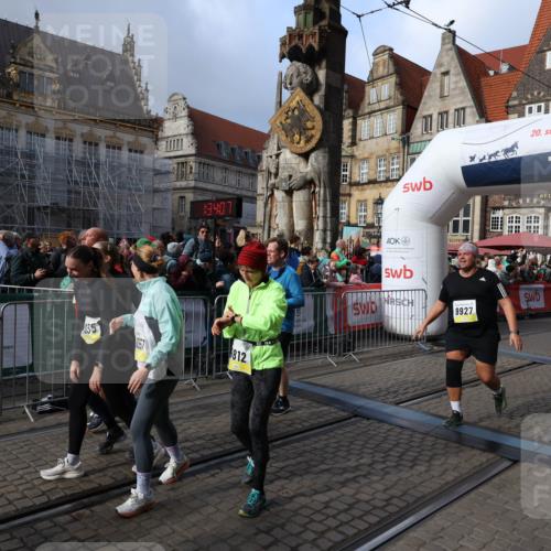 05.10.2025 - 20. swb-Marathon Bremen Yannick Fuchs http://msf.ph/oto/9235566 05.10.2025 11:04:57 Ziel 9532, 9765, 9812, 9866, 9927, 10422, 10451, 10557, 10891, 10964, 11035, 11315, 11427, 11546, 11615, 11636 meine-sportfotos.de