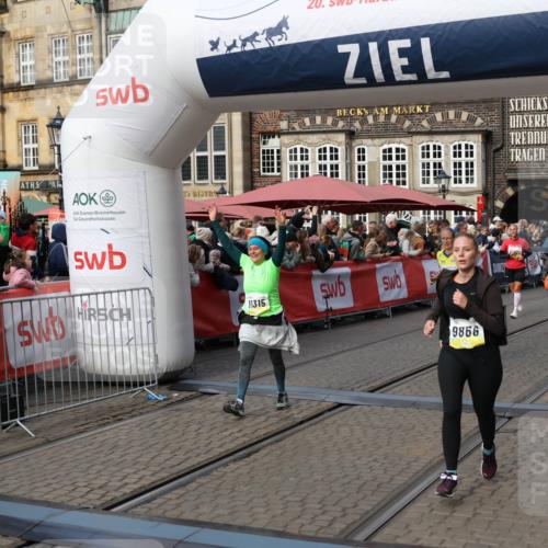 05.10.2025 - 20. swb-Marathon Bremen Yannick Fuchs http://msf.ph/oto/9235578 05.10.2025 11:05:00 Ziel 9813, 9866, 9927, 10557, 10684, 10771, 10891, 10964, 11035, 11315, 11372, 11615, 11636 meine-sportfotos.de