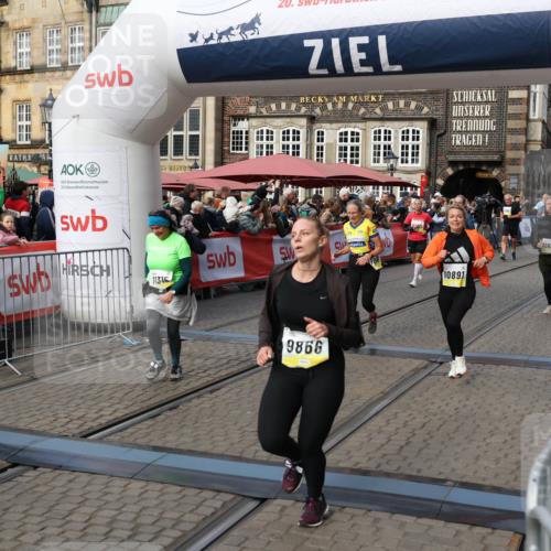 05.10.2025 - 20. swb-Marathon Bremen Yannick Fuchs http://msf.ph/oto/9235592 05.10.2025 11:05:00 Ziel 9813, 9866, 9927, 10557, 10684, 10771, 10891, 10964, 11035, 11315, 11372, 11615, 11636 meine-sportfotos.de